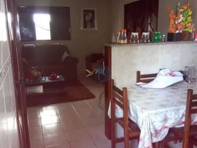 Imagem 15: Casa À Venda com 4 Quartos, 2 Suítes, Garagem para 3 Carros e Segurança Completa