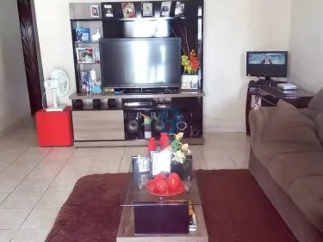 Imagem 10: Casa À Venda com 4 Quartos, 2 Suítes, Garagem para 3 Carros e Segurança Completa