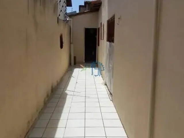 Imagem 5: Casa À Venda com 4 Quartos, 2 Suítes, Garagem para 3 Carros e Segurança Completa