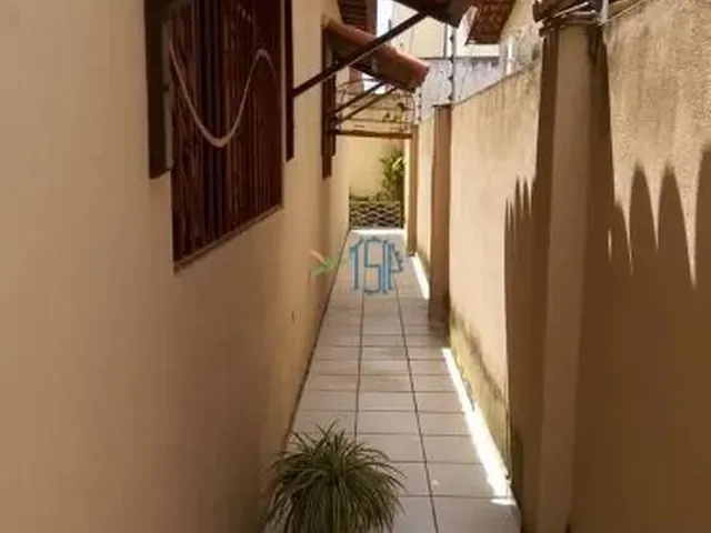 Imagem 7: Casa À Venda com 4 Quartos, 2 Suítes, Garagem para 3 Carros e Segurança Completa