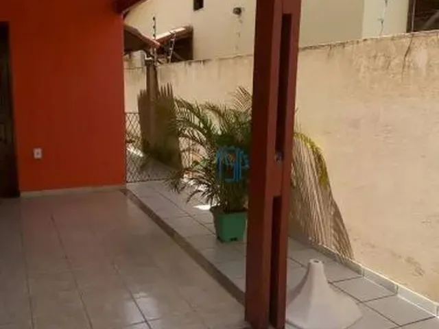 Imagem 6: Casa À Venda com 4 Quartos, 2 Suítes, Garagem para 3 Carros e Segurança Completa
