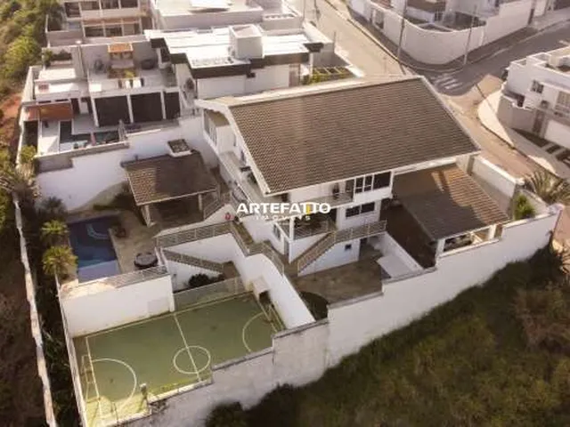 Imagem 2: Casa com 5 dormitórios no bairro Vale Verde em Varginha/MG
