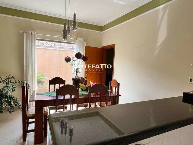 Imagem 1: Casa À Venda em Franca, Parque João Leite, com 3 Quartos, 180M²