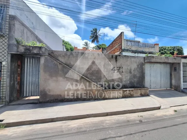 Imagem: CASA INACABADA COM GARAGEM À VENDA, CENTRO