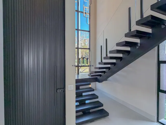 Imagem 11: Casa Nova de Alto Padrão em Alphaville, 4 Suites , Piscina e Sauna , Mobiliada