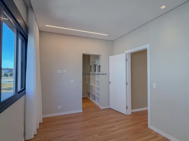 Imagem 3: Casa Nova de Alto Padrão em Alphaville, 4 Suites , Piscina e Sauna , Mobiliada