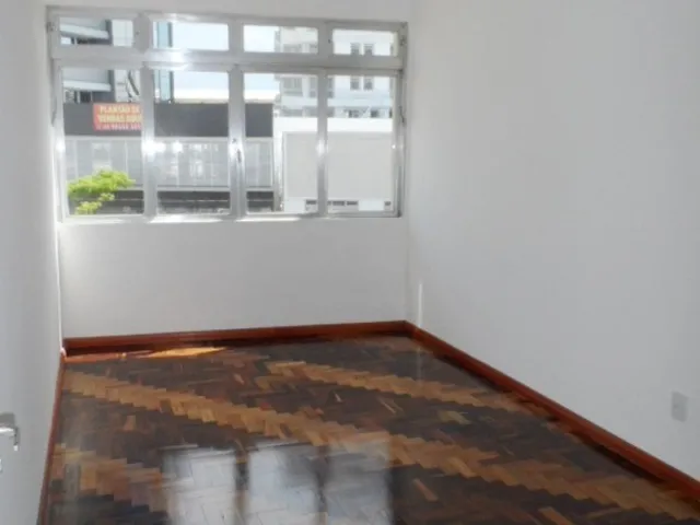 Imagem 9: Amplo Apartamento de 2 Quartos para Alugar no Estreito!
