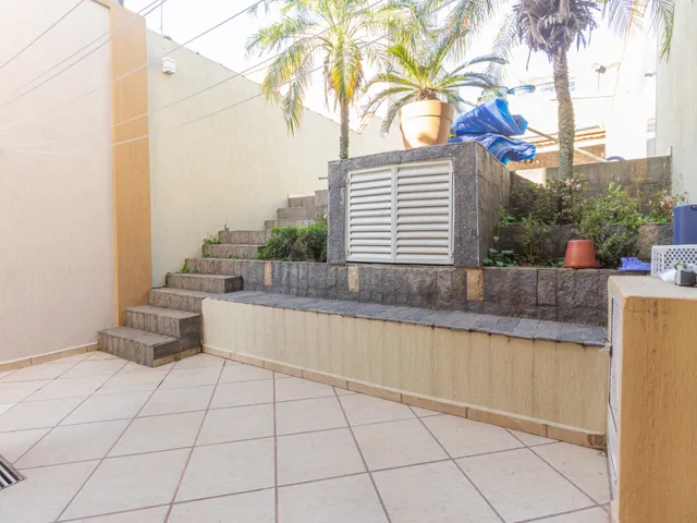 Imagem 6: Sobrado para Venda em Vila Mangalot com 4 Quartos, Sendo 2 Suítes, 414M²