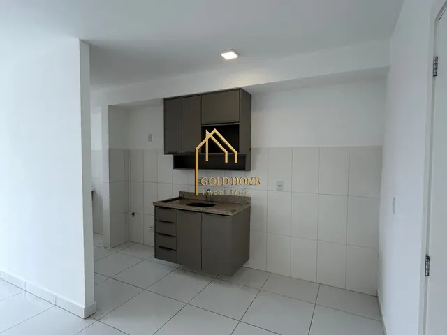Imagem 14: Apartamento de locação Lírio do vale com planejados cozinha e banheiro