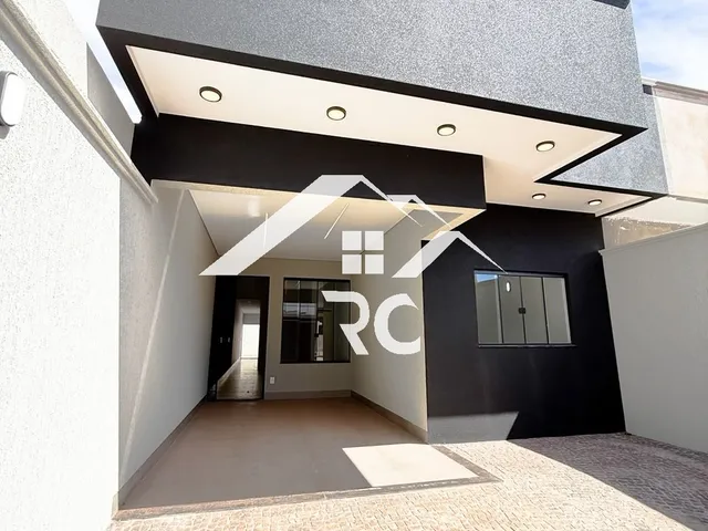 Imagem: A casa possui 3 Dormitórios, 1 Suíte e está localizado