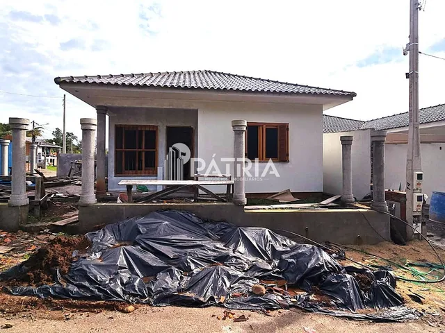 Imagem: A casa possui 3 Dormitórios, 1 Banheiro, 1 Vaga na