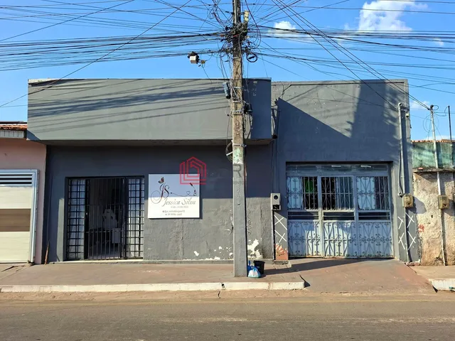 Imagem: Casa Geminada com Ponto Comercial no Centro