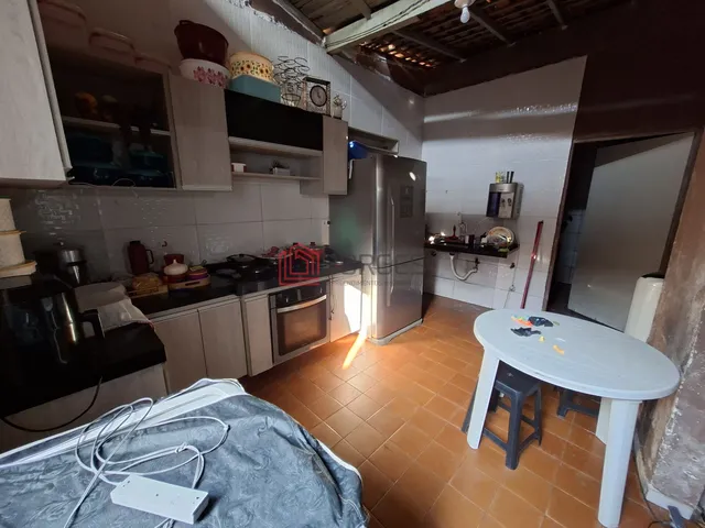 Imagem 2: Casa Geminada com Ponto Comercial no Centro
