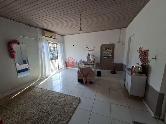 Imagem 11: Casa Geminada com Ponto Comercial no Centro