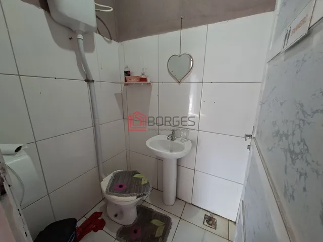Imagem 3: Casa Geminada com Ponto Comercial no Centro