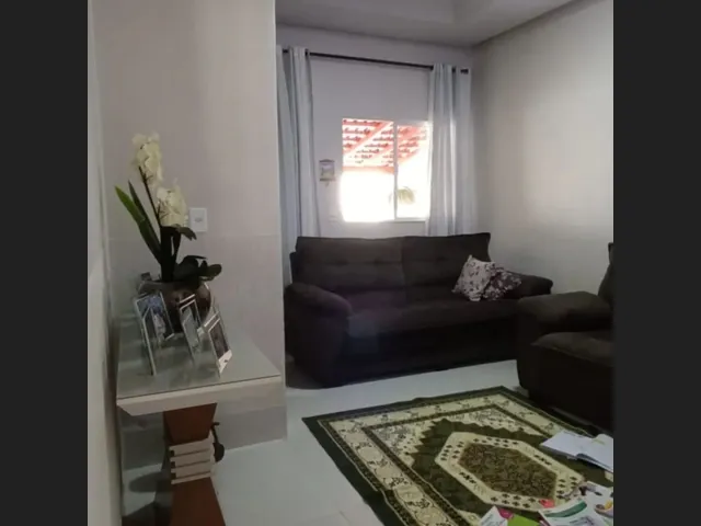Imagem: A casa possui 3 Dormitórios, 1 Suíte, 2 Banheiros,