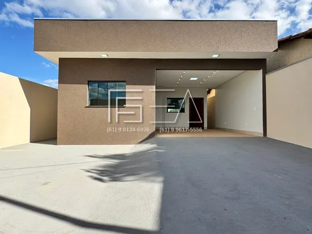 Imagem: A casa possui 4 Dormitórios, 1 Suíte, 1 Banheiro, 1 Vaga