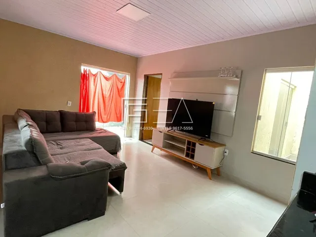 Imagem: A casa possui 2 Dormitórios, 1 Suíte, 1 Banheiro, 1 Vaga