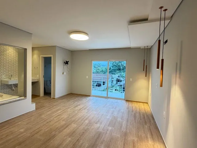 Imagem 10: Casa Residencial Mobiliada com Piscina em Guaramirim (Bairro Corticeira