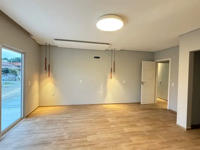 Imagem 2: Casa Residencial Mobiliada com Piscina em Guaramirim (Bairro Corticeira