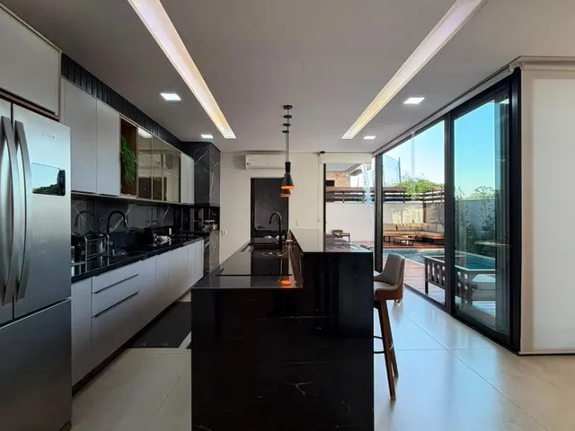 Imagem 9: Sobrado Mobiliado no Condomínio Belvedere II à venda por R$ 3.100.000,00