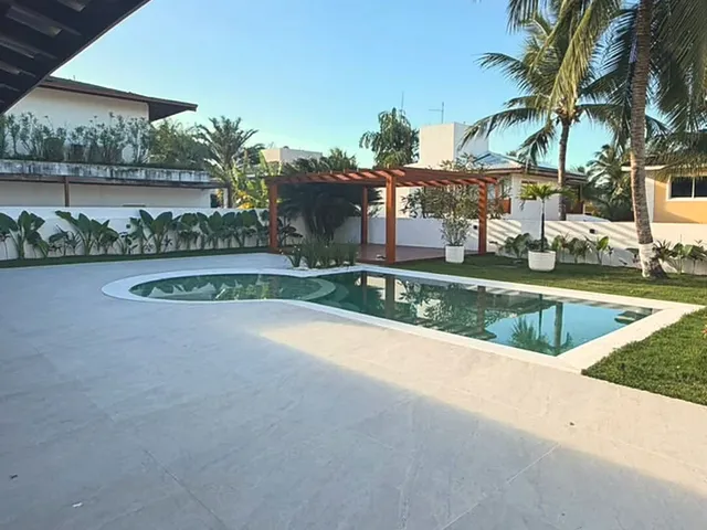 Imagem 11: Porto Busca-Vida Resort Residence - Mansão À Venda no Porto Busca Vida Resort com 5 Suítes e Piscina