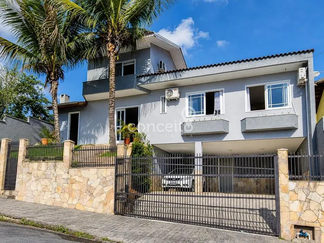 Imagem: Casa Semimobiliada com 4 Dormitórios no