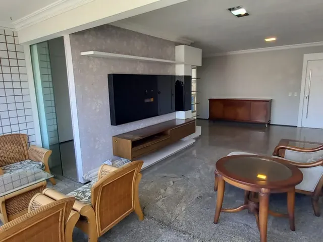 Imagem 2: Apto. com 152 m², 3 Suítes, Escritório com WC, 3 Vagas, próximo a Beira Mar