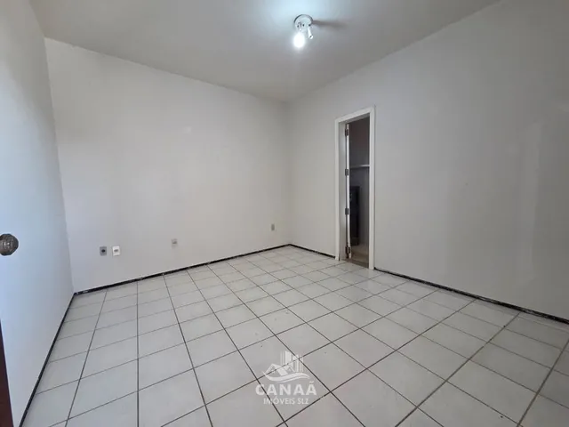 Imagem 4: Vende-Se Casa no Centro com Vaga de Garagem - 3 Quartos Sendo 3 Suítes -150M²