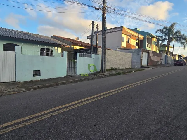 Imagem: Casa Individual com 3 Quartos e Amplo Quintal