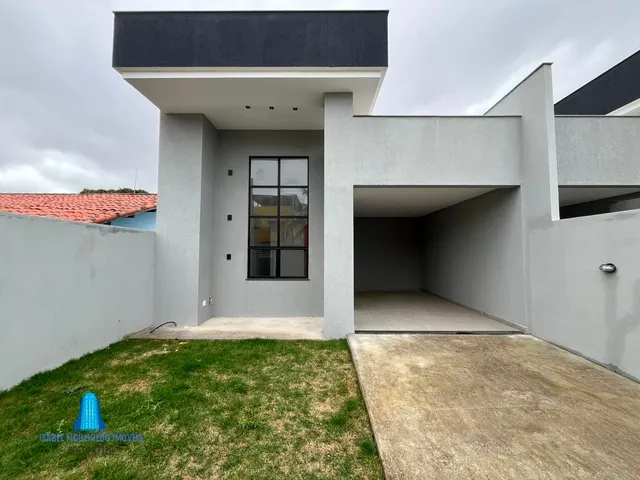Imagem: A casa possui 3 Dormitórios, 1 Suíte, 2 Banheiros, 262m²