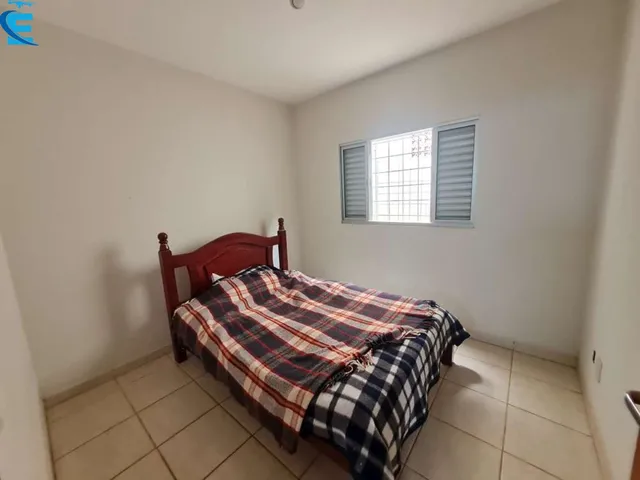 Imagem 7: Casa com 2 quartos (1 suite), 2 salas; banheiro social; cozinha, 2 vagas cobertas e