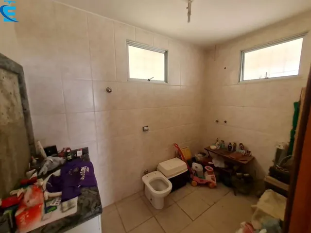 Imagem 5: Casa com 2 quartos (1 suite), 2 salas; banheiro social; cozinha, 2 vagas cobertas e