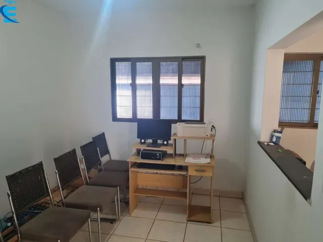 Imagem 2: Casa com 2 quartos (1 suite), 2 salas; banheiro social; cozinha, 2 vagas cobertas e