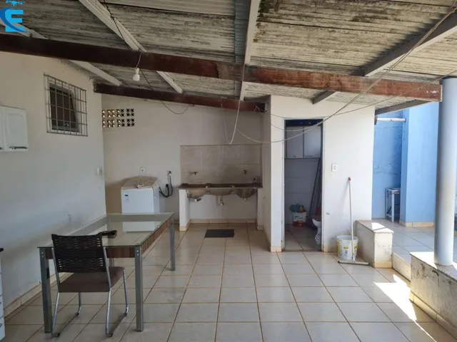 Imagem 10: Casa com 2 quartos (1 suite), 2 salas; banheiro social; cozinha, 2 vagas cobertas e