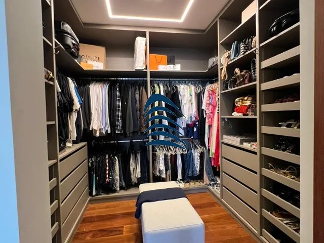 Imagem 6: Apartamento 4 suítes, transformado em 3 suítes com a master ampliada, gabinete, varanda