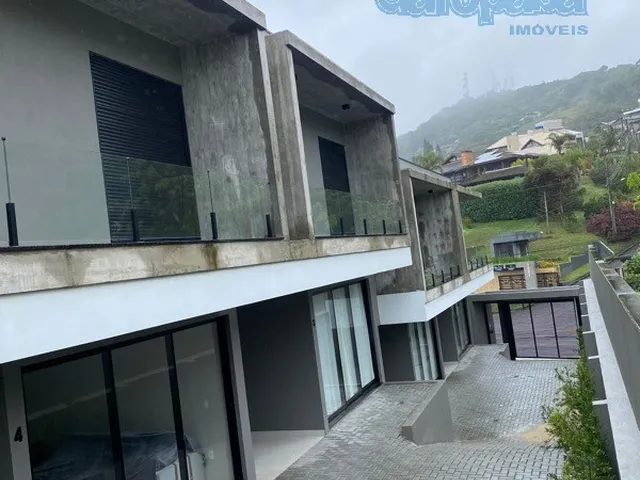 Imagem: Sobrado Novo e Mobiliado em Condomínio