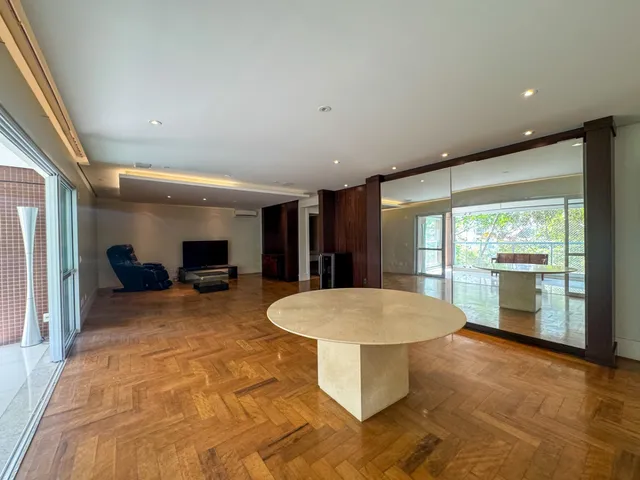 Imagem 11: Apartamento para Venda em Vila Cordeiro com 4 Quartos, Sendo 4 Suítes, 258M²