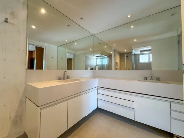 Imagem 10: Apartamento para Venda em Vila Cordeiro com 4 Quartos, Sendo 4 Suítes, 258M²