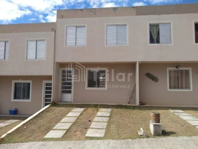 Imagem: A casa em condomínio possui 3 Dormitórios, 2 Banheiros, 1