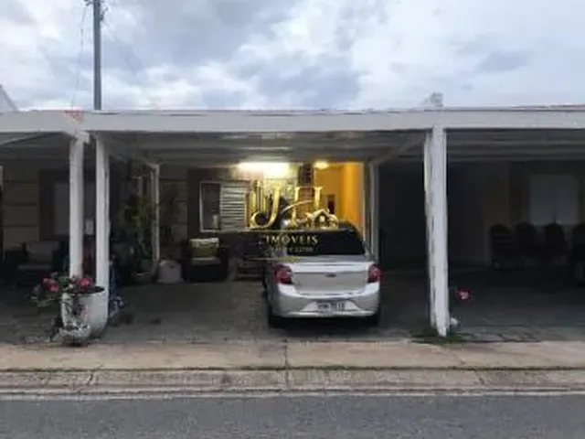 Imagem: A casa em condomínio possui 3 Dormitórios, 1 Banheiro, 2