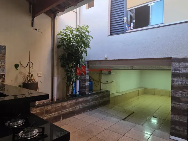 Imagem 6: Sobrado para Locação em Londrina com 3 Dormitórios, Área Gourmet e Garagem para 4 Carros