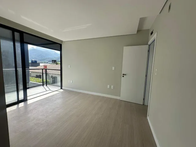 Imagem 3: Sobrado Alto Padrão a Venda, com 04 Quartos, Sendo 03 Suítes, no Bairro Jaraguá Esquerdo, Jaraguá do Sul