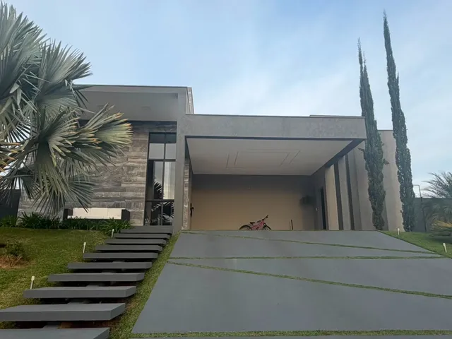 Imagem: Casa de Alto Padrão à Venda no Village