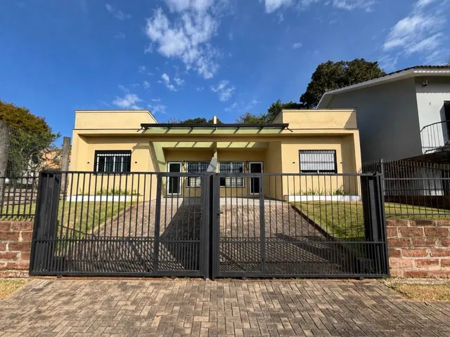 Imagem: A casa possui 2 Dormitórios, 1 Suíte, 2 Banheiros, 2
