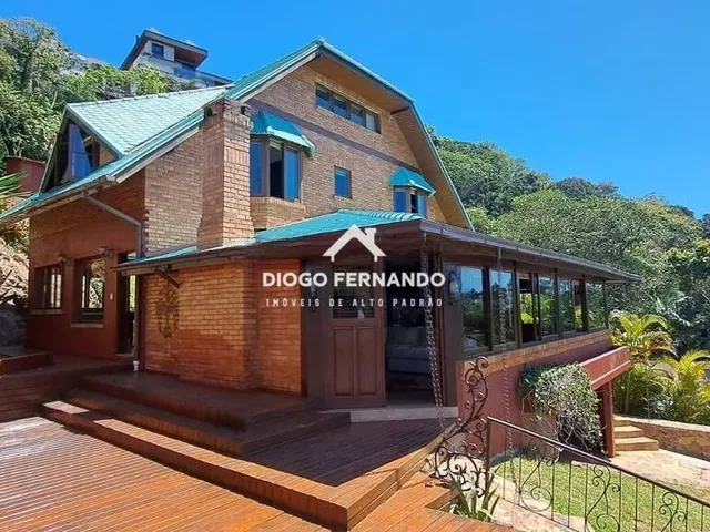 Imagem: Casa com 4 suítes em meio à natureza no