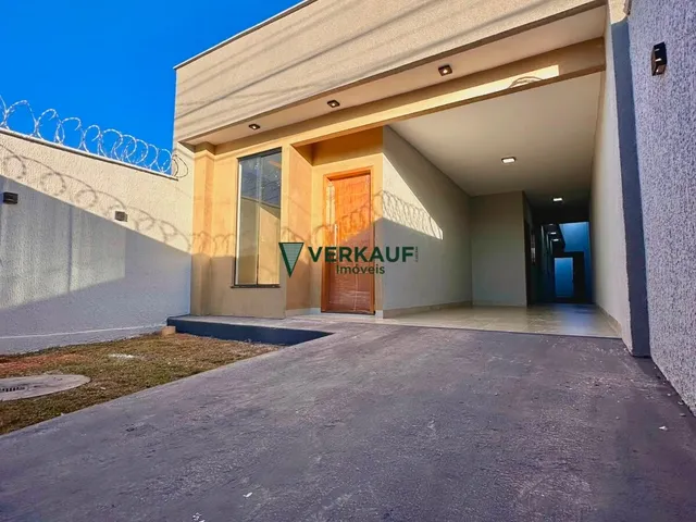 Imagem: A casa possui 3 Dormitórios, 1 Suíte, 2 Banheiros, 2
