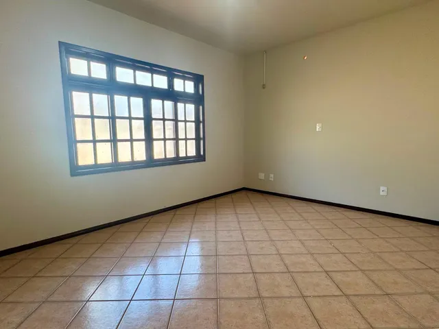 Imagem 9: Casa com 3 Quartos e Terreno de 500M² a 2 Quadras da Avenida Maripá