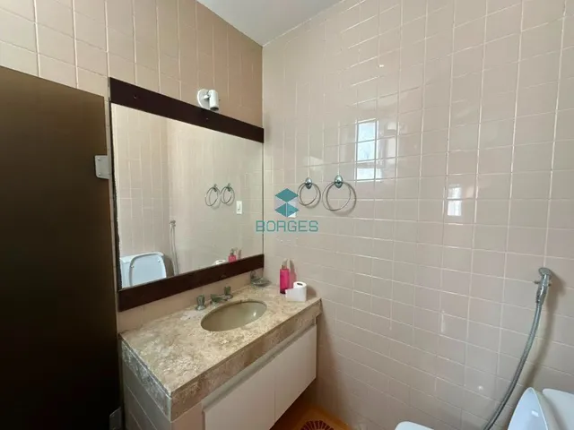 Imagem 3: Casa térrea à venda na Pituba com 380m², 4 quartos, 2 suítes e piscina