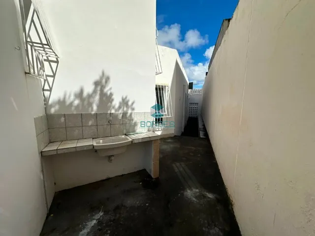 Imagem 2: Casa térrea à venda na Pituba com 380m², 4 quartos, 2 suítes e piscina